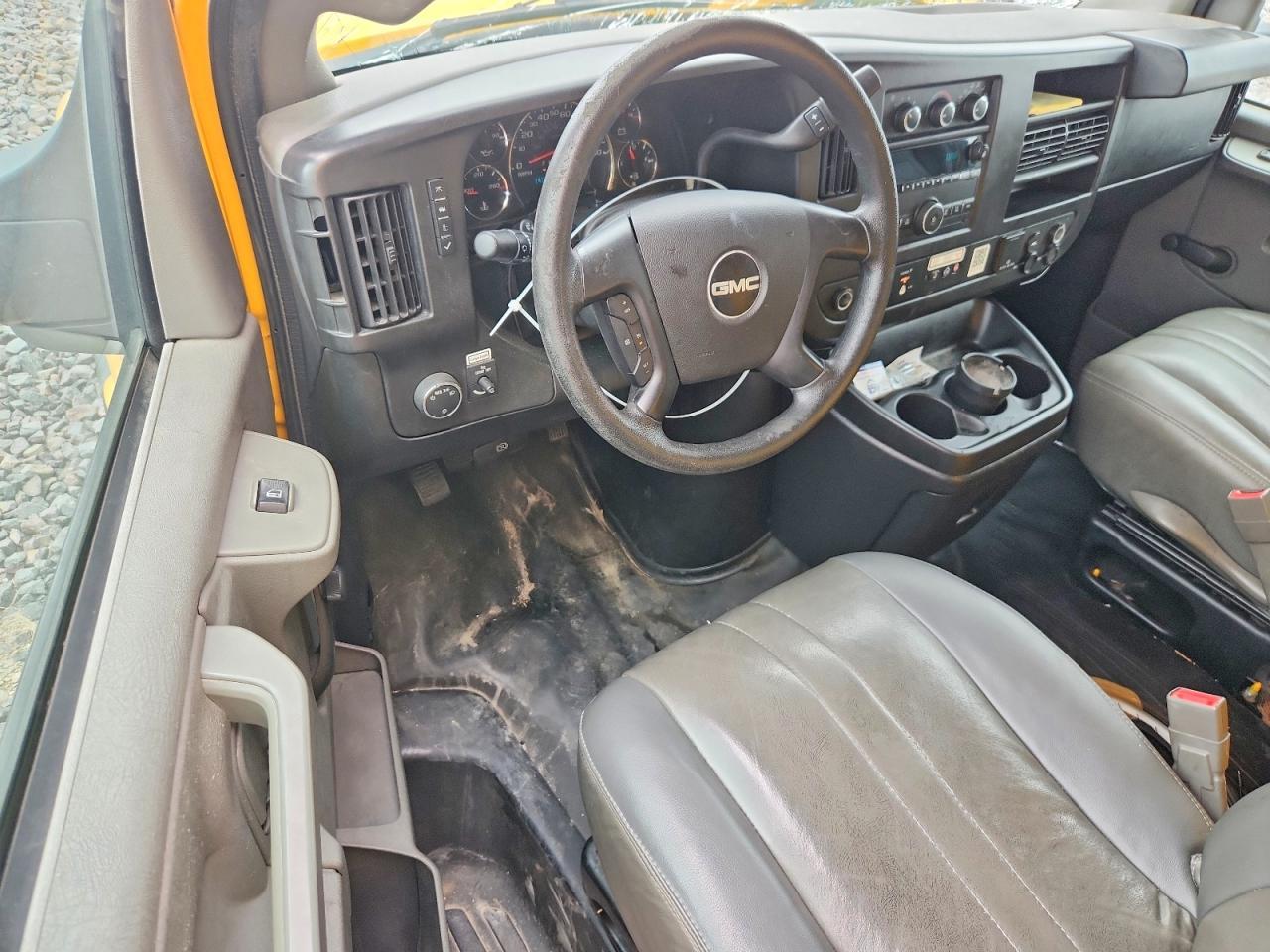 2016 GMC Savana BOX Truck