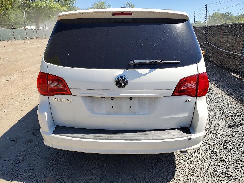 2011 Volkswagen Routan SE