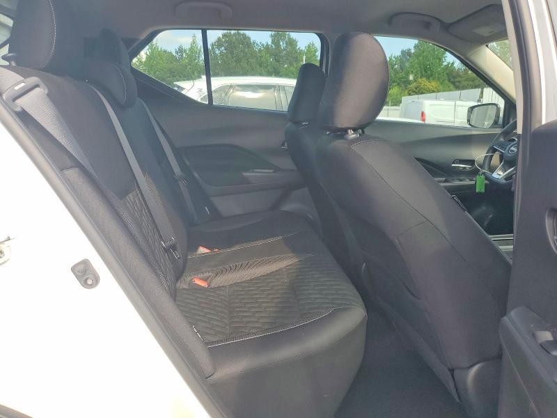 2022 Nissan Kicks sv