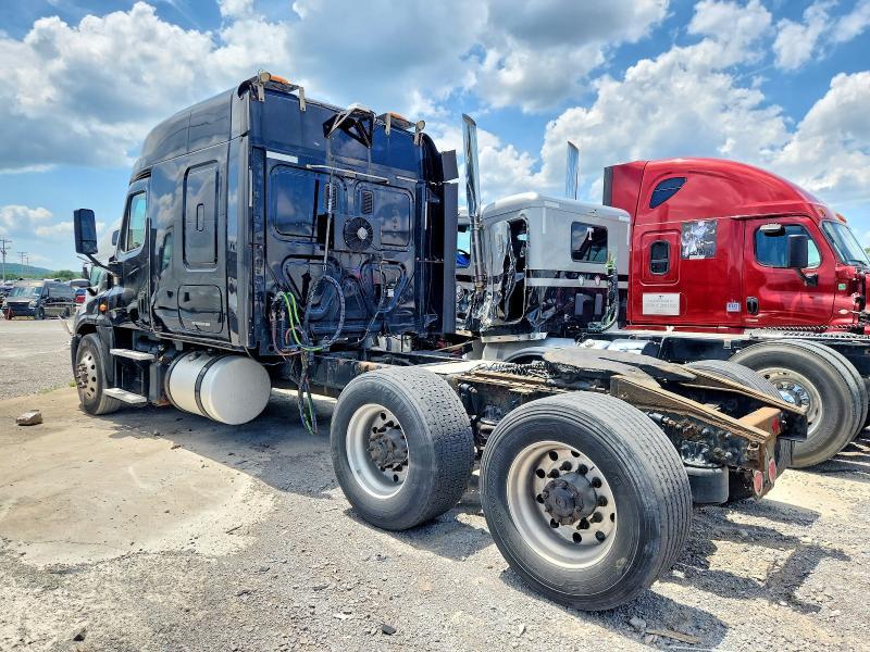 2016 Freightliner Cascadia 1-Semi Truck