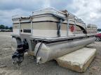 2000 Sun Tracker Boat-Pontoon Boat