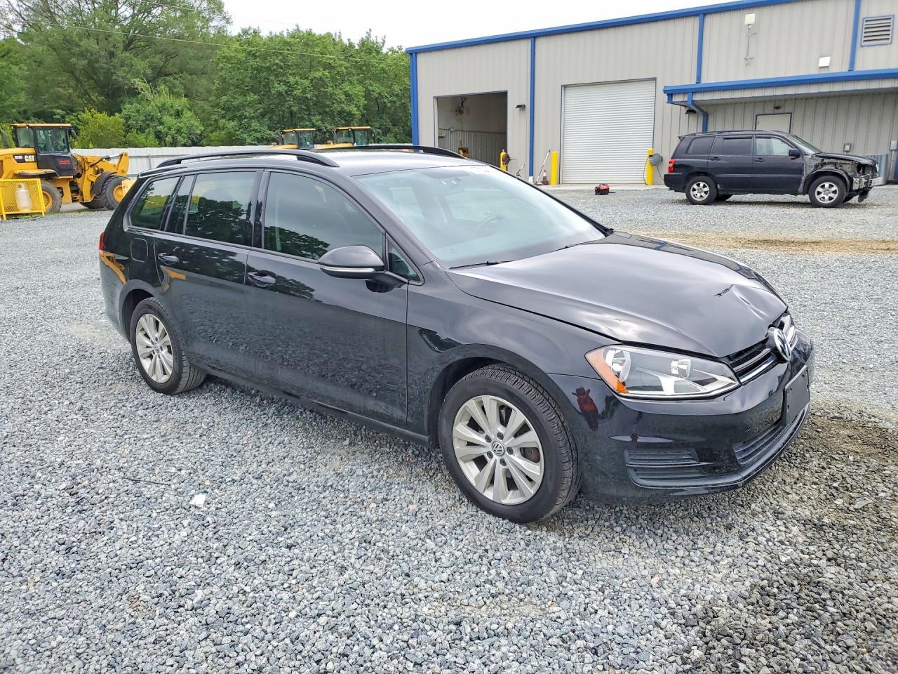 2017 Volkswagen Golf Sportwagen s