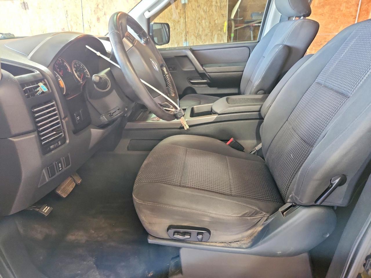 2010 Nissan Titan SE