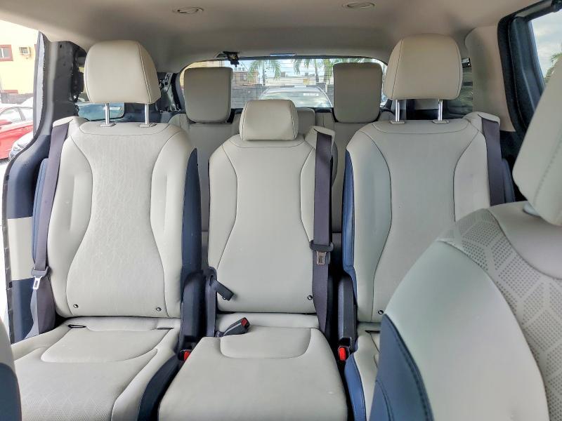 2025 KIA Carnival ex