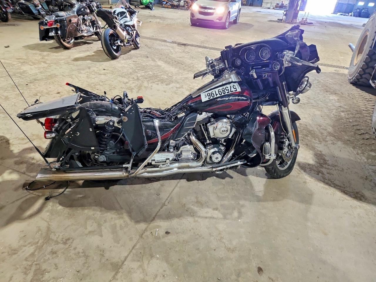 2013 Harley-Davidson Flhtcuse CVO Ultra Classic Electra Glid