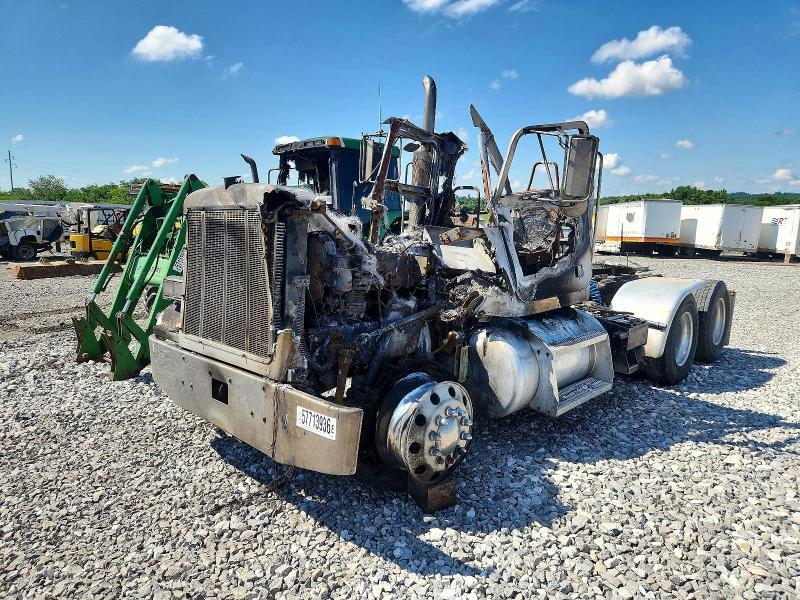2001 Peterbilt 378 Semi Truck