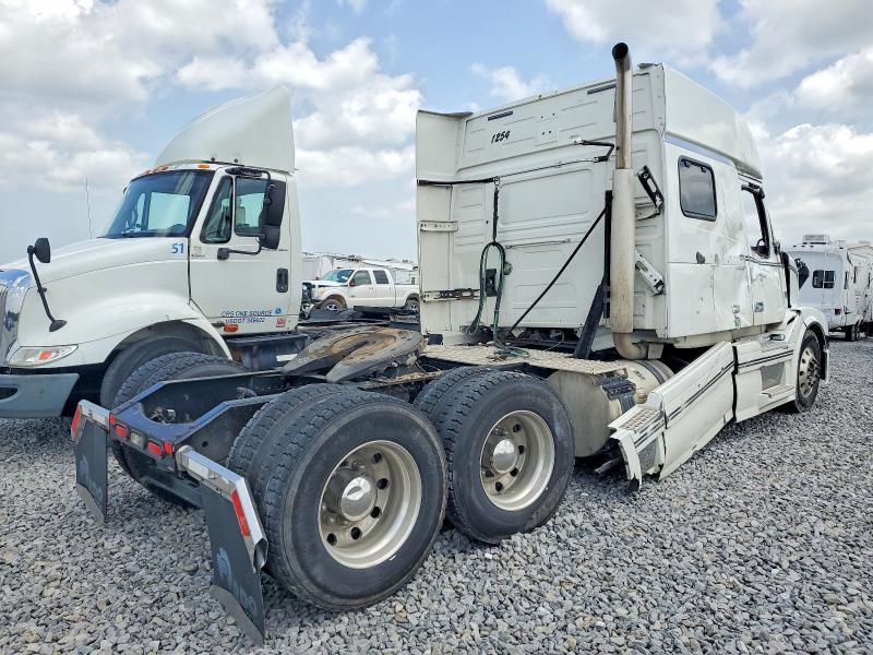 2017 Volvo VNL Semi Truck