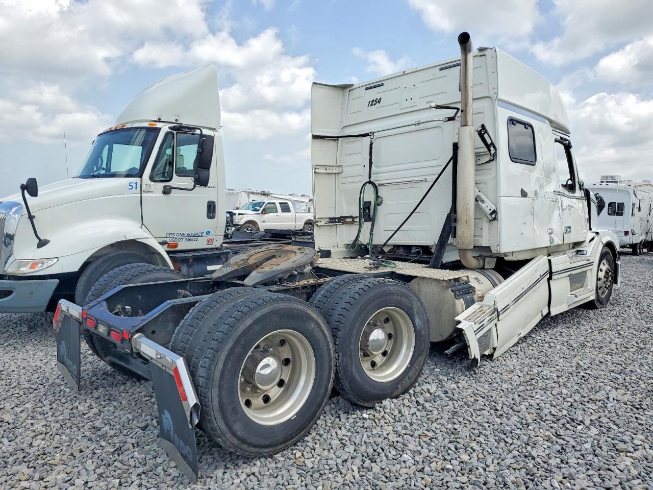 2017 Volvo VNL Semi Truck