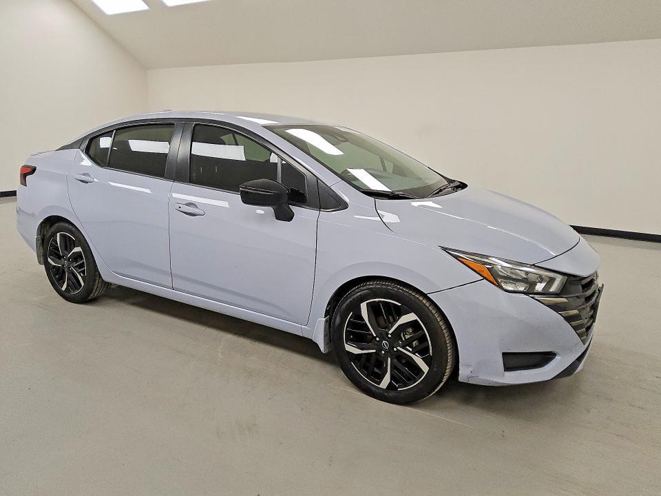 2024 Nissan Versa sr