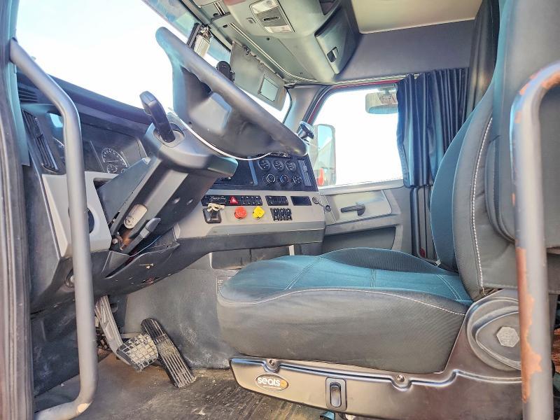 2018 Freightliner Cascadia 126 Semi Truck