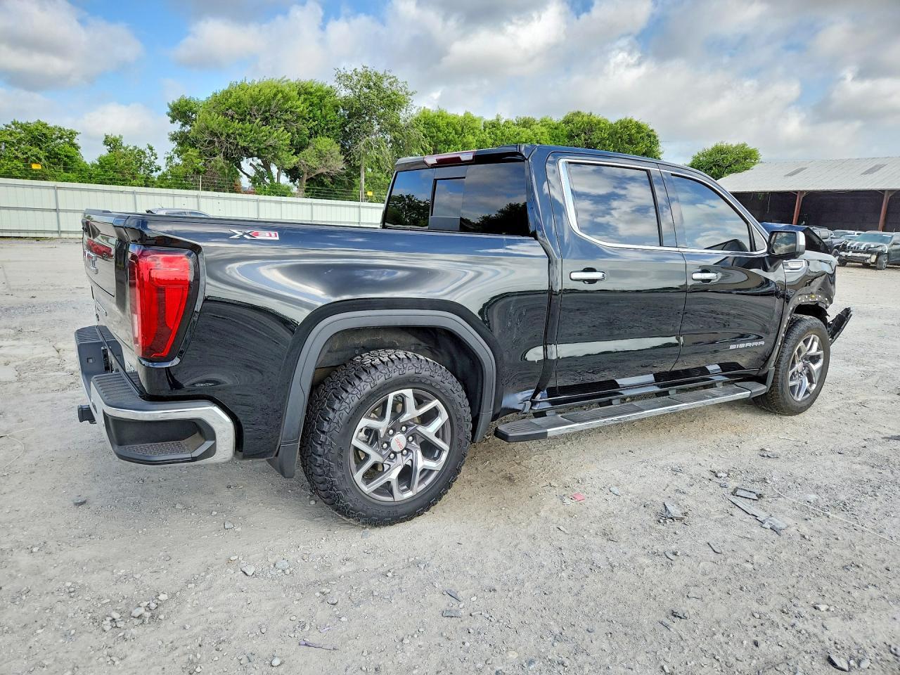 2024 GMC Sierra K1500 SLT