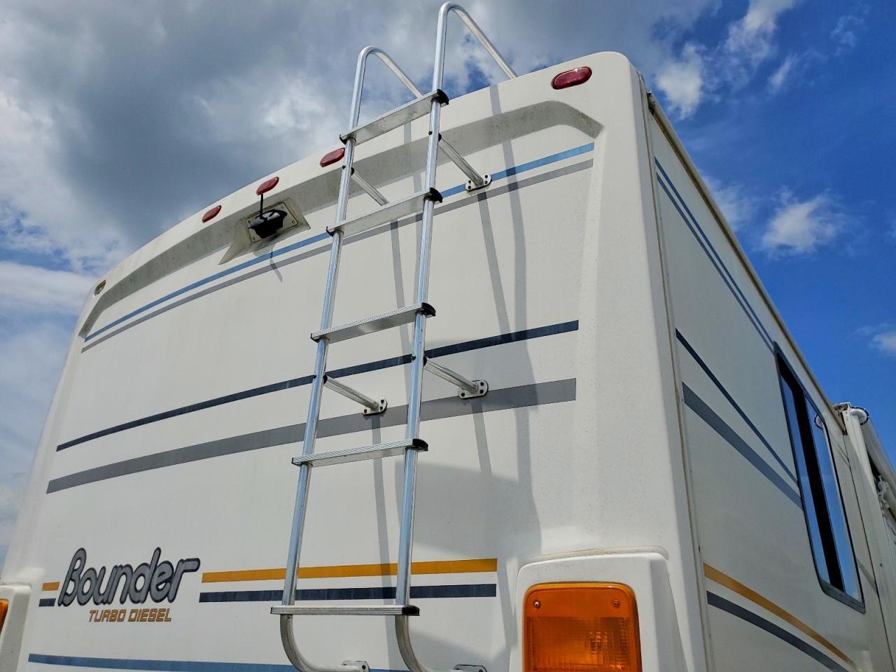 2004 Freightliner Chassis XC RV