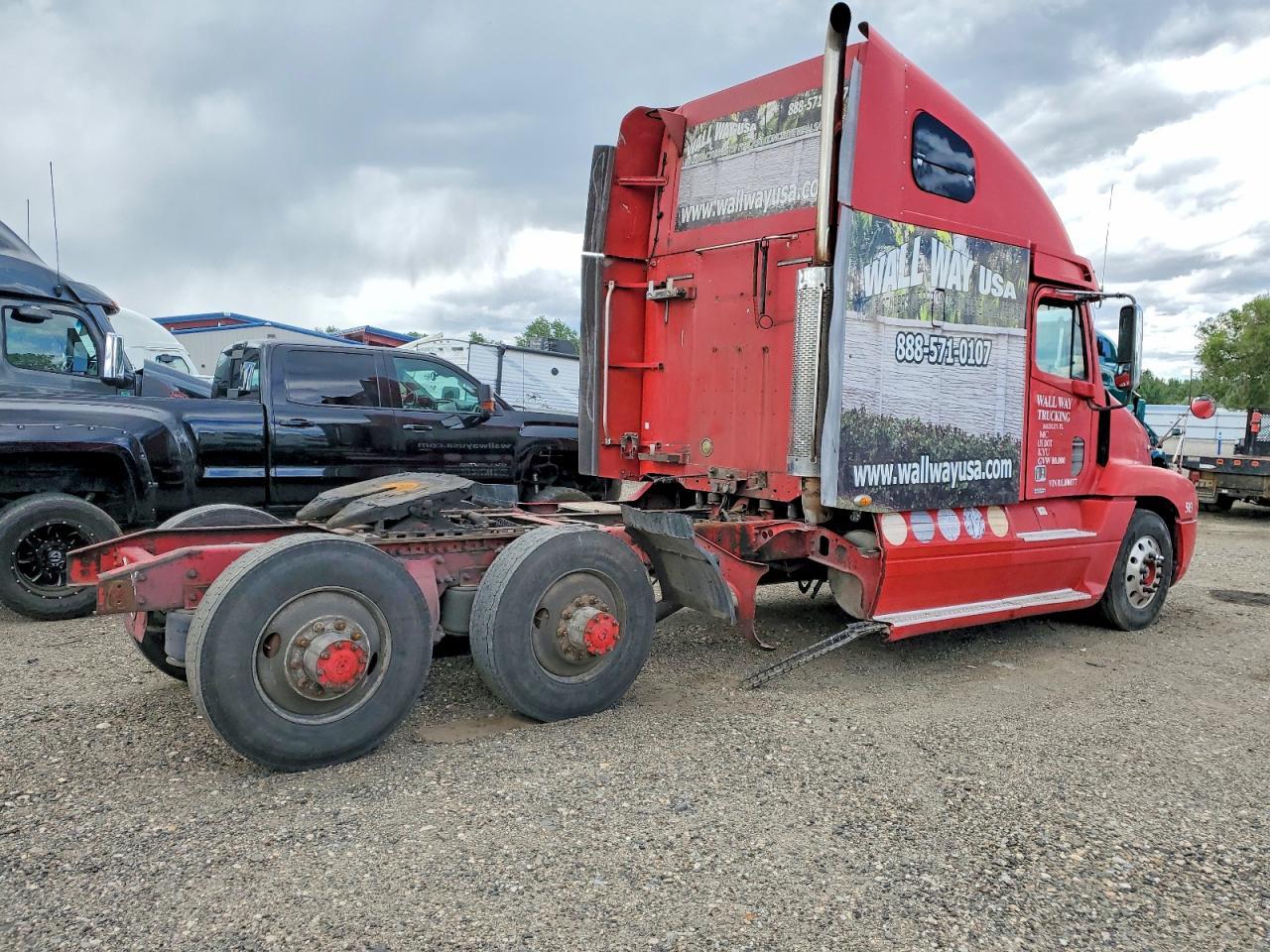 2001 Freightliner C120 Semi Truck