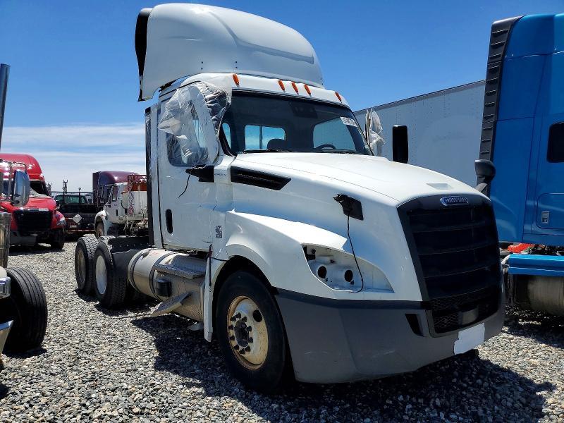 2022 Freightliner Cascadia 126 Semi Truck