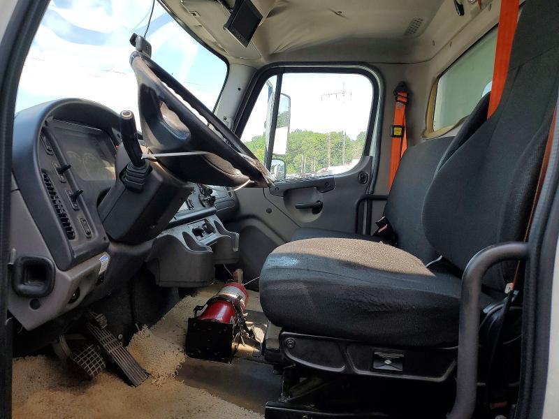 2016 Freightliner Business Class M2 BOX Truck