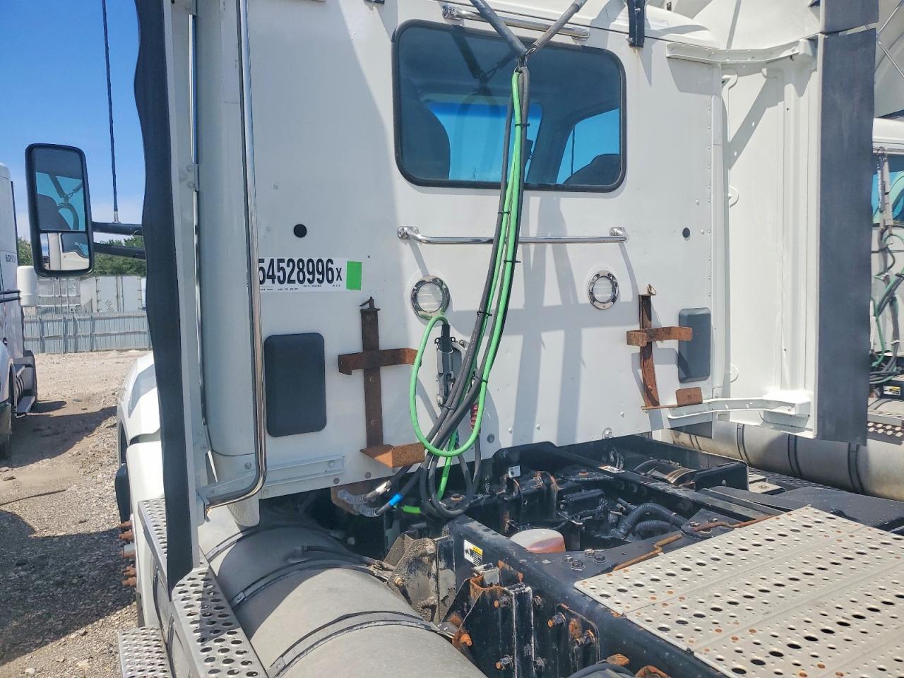 2017 Kenworth T680 Semi Truck