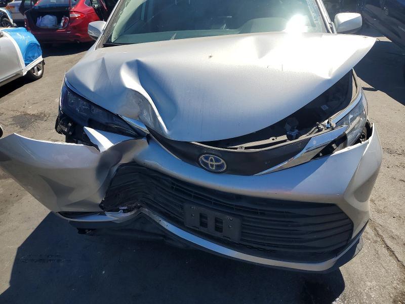 2024 Toyota Sienna le