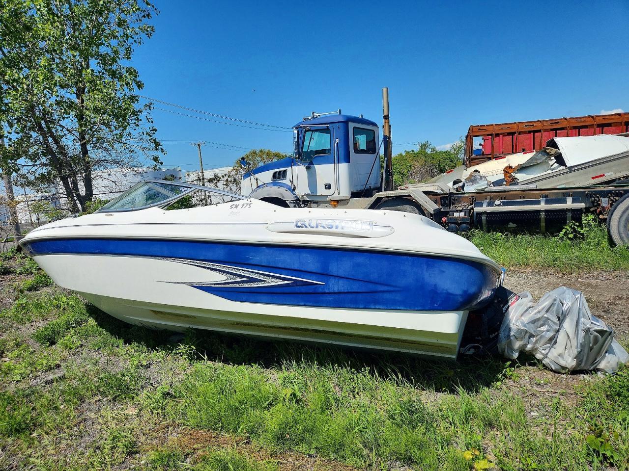 2000 Glastron Boat