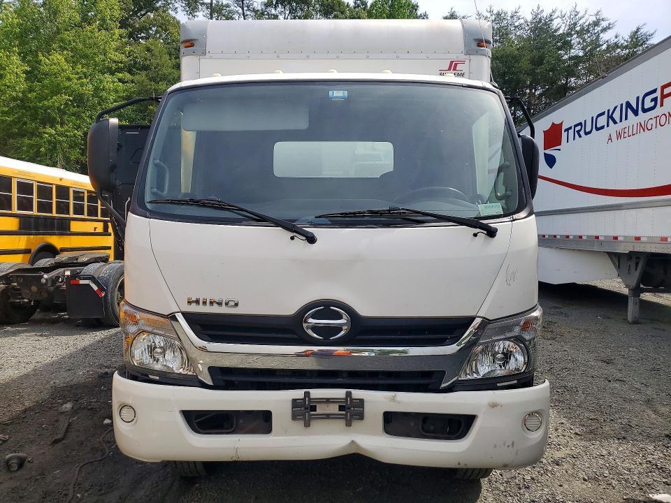 2017 Hino 195 BOX Truck