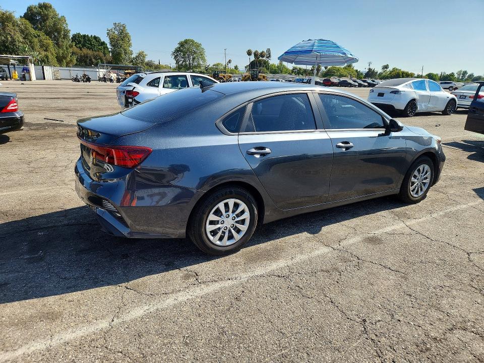 2023 KIA Forte lx