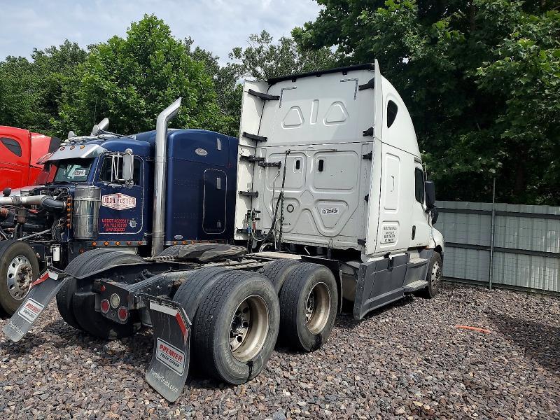 2020 Freightliner Cascadia 126 Semi Truck