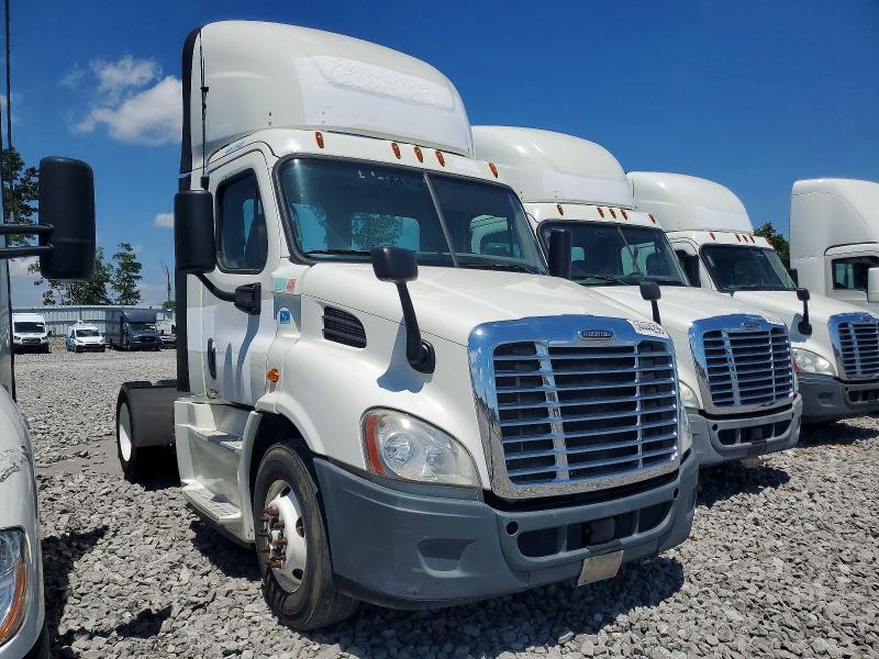 2016 Freightliner Cascadia 113 Semi Truck