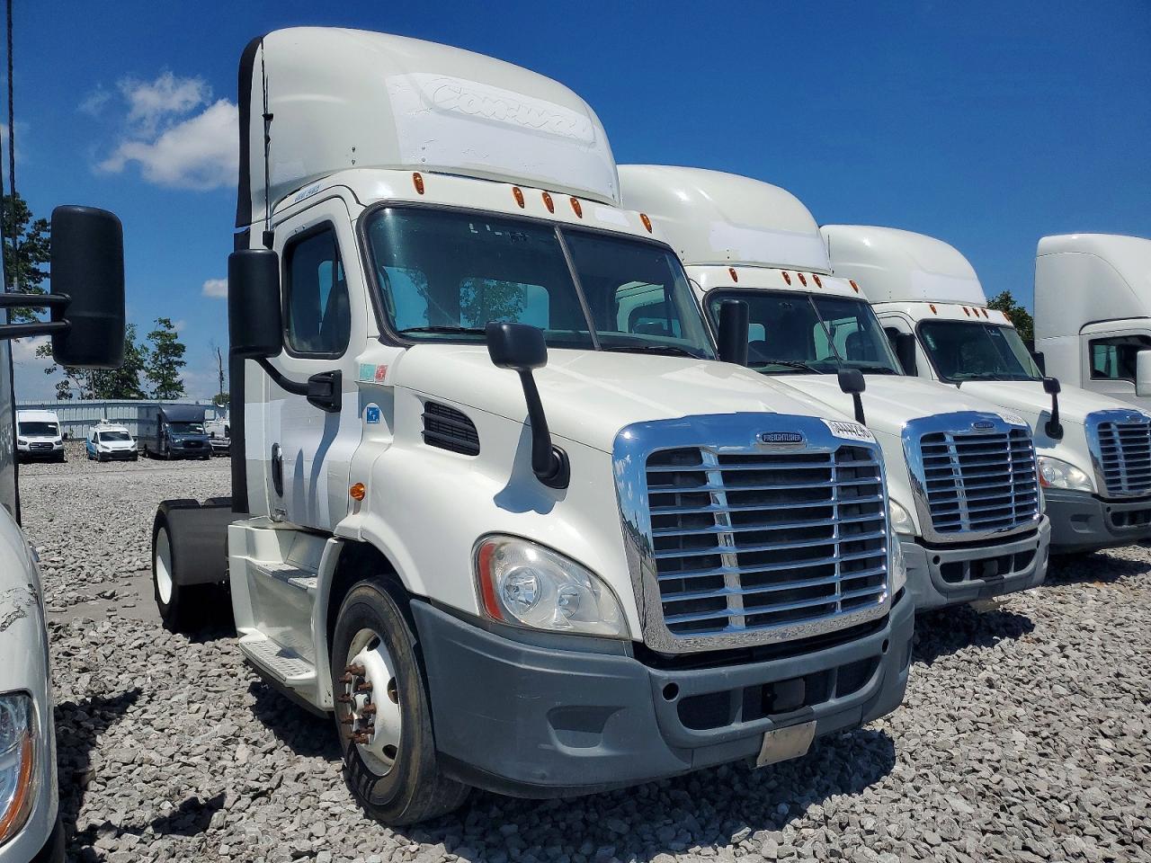 2016 Freightliner Cascadia 113 Semi Truck