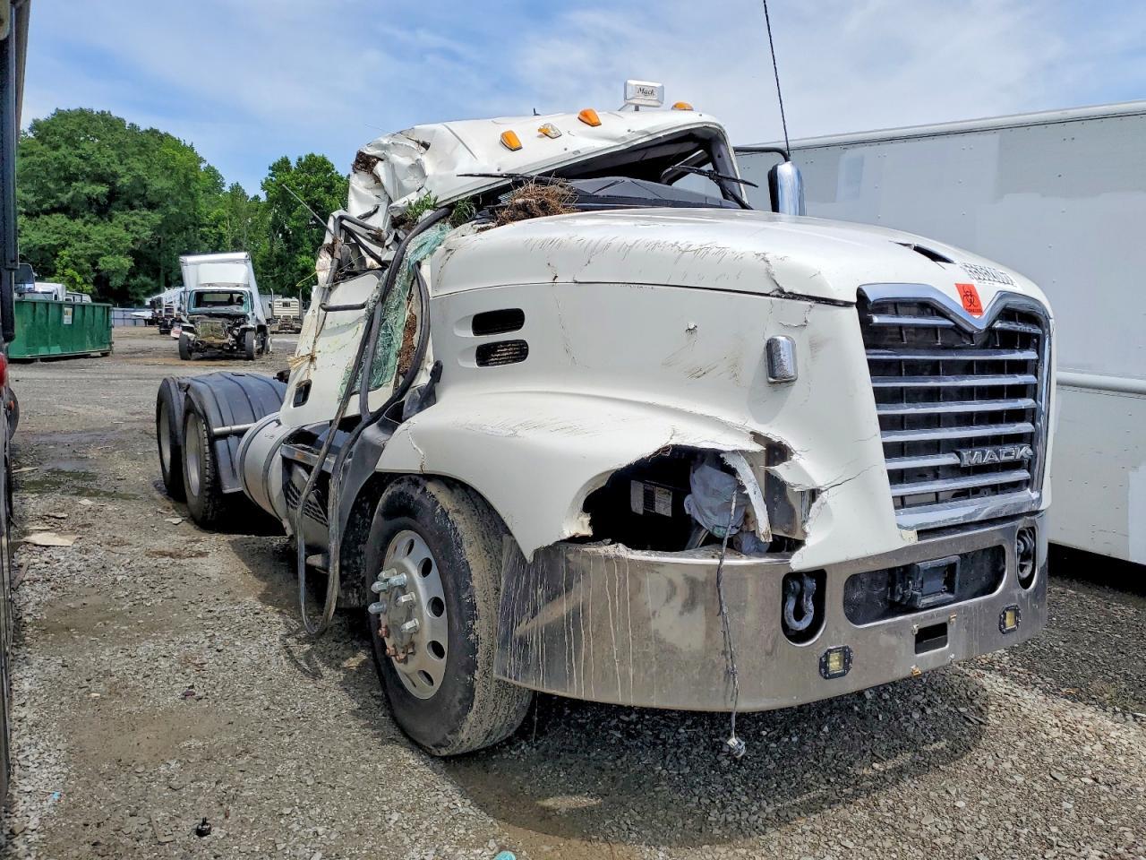 2018 Mack CXU613 Semi Truck