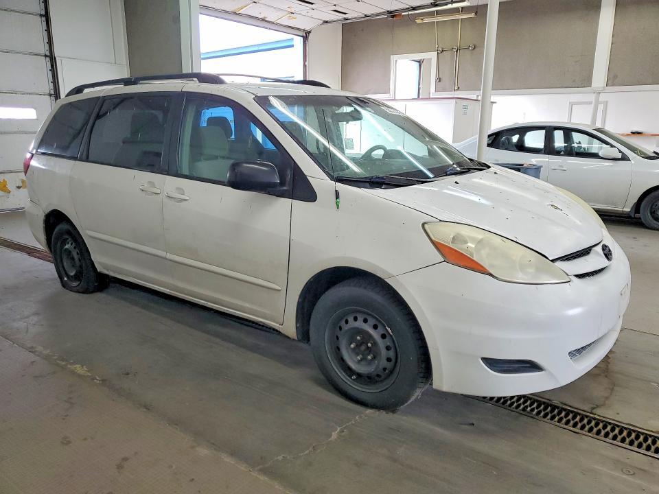 2010 Toyota Sienna le 7-passenger
