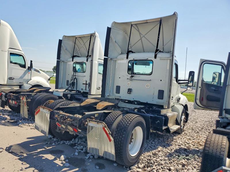 2017 Kenworth Constructi-Semi Truck