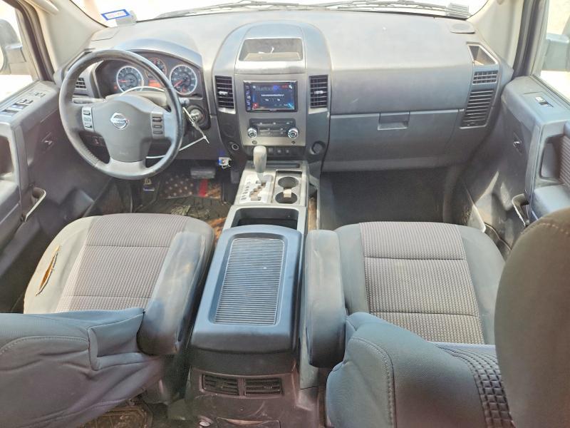 2010 Nissan Titan se
