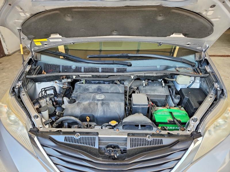 2012 Toyota Sienna le