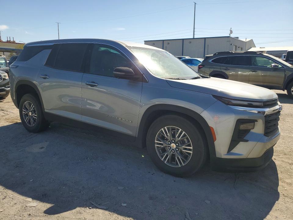 2024 Chevrolet Traverse ls