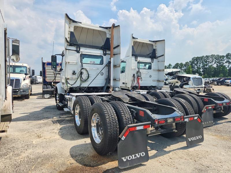 2020 Volvo VNR Semi Truck