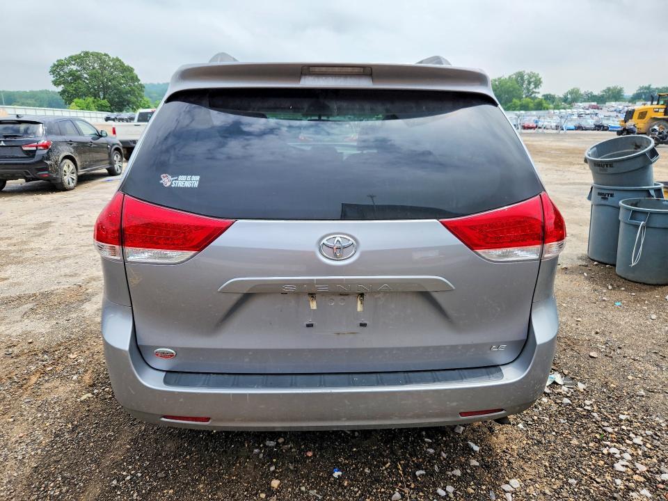 2013 Toyota Sienna le