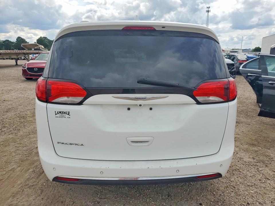 2017 Chrysler Pacifica Touring l