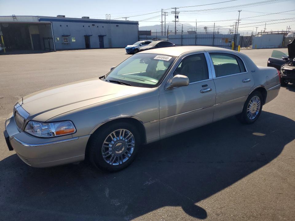 2010 Lincoln Town car Signature Limited