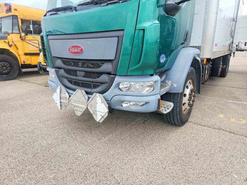 2017 Peterbilt 220 BOX Truck