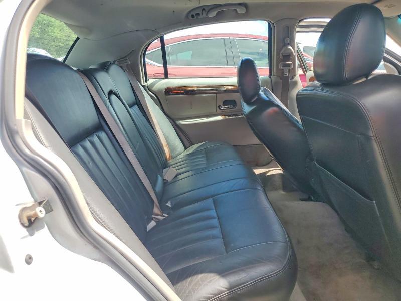 2001 Lincoln Town car Signature