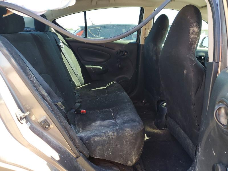 2015 Nissan Versa 1.6 s Plus