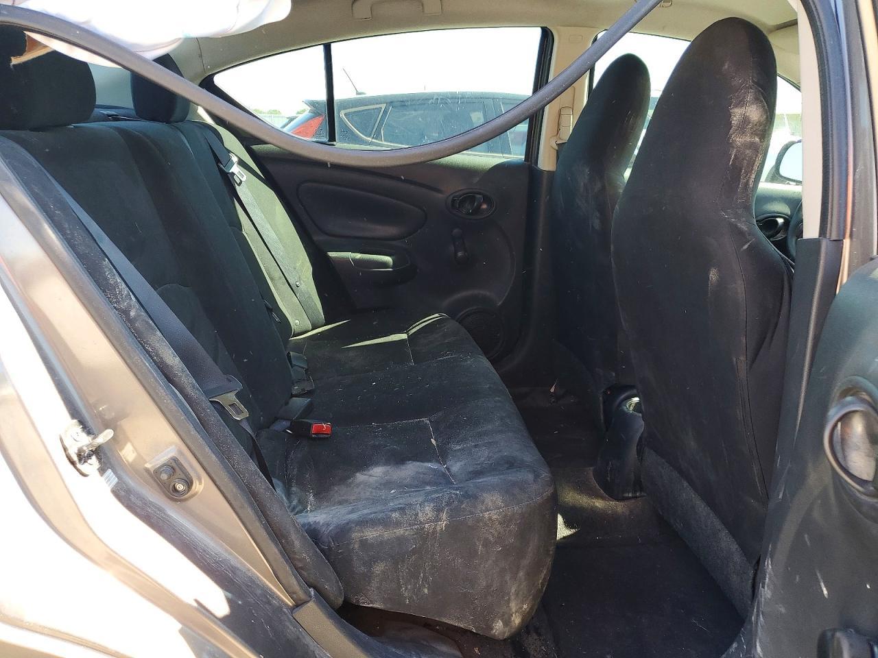 2015 Nissan Versa 1.6 s Plus