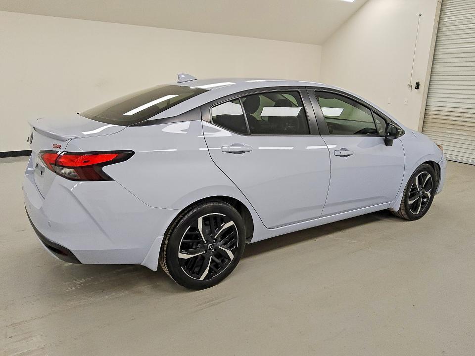 2024 Nissan Versa sr