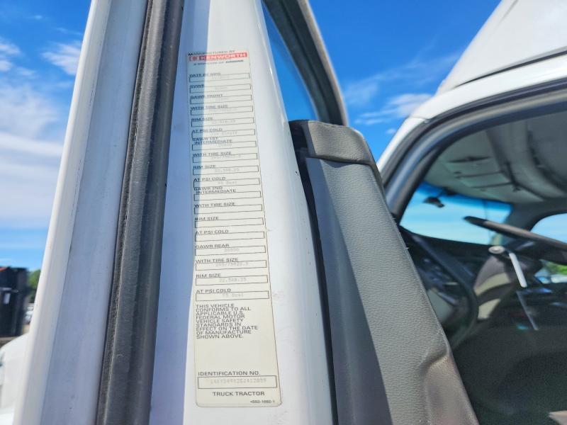 2014 Kenworth T680 Semi Truck