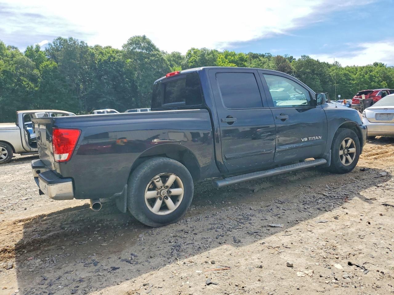 2014 Nissan Titan SV