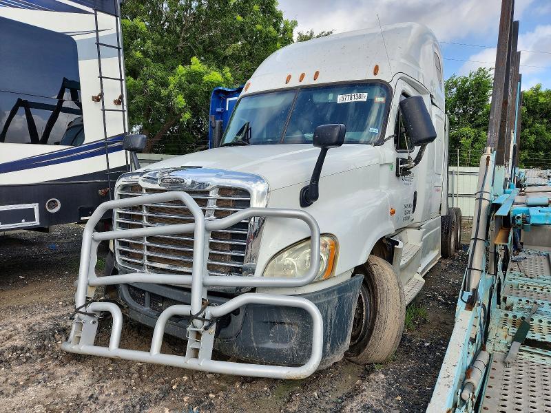 2015 Freightliner Cascadia Semi Truck