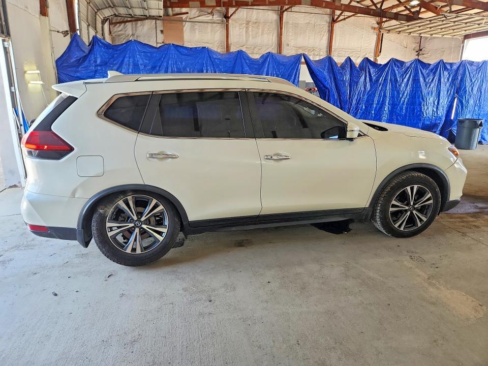 2020 Nissan Rogue sv