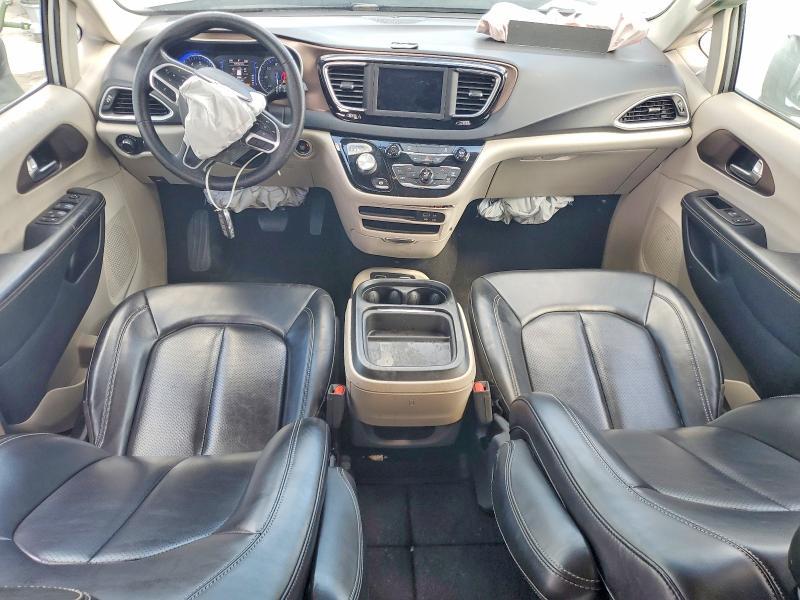 2020 Chrysler Voyager lxi