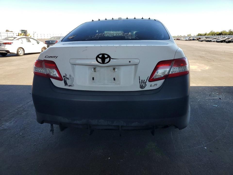 2010 Toyota Camry le