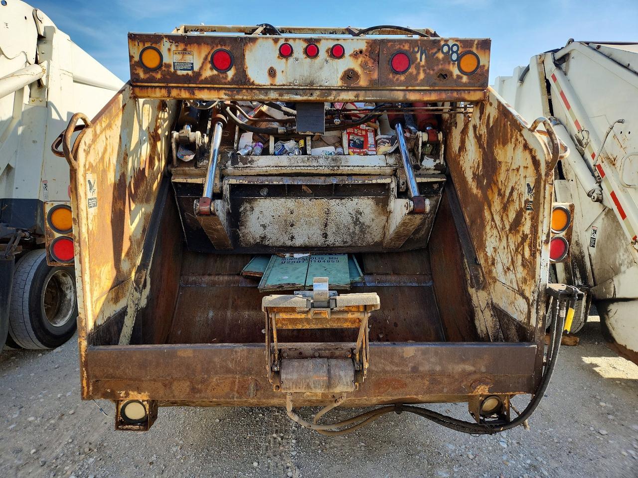 1998 International 4900 Refuse Truck