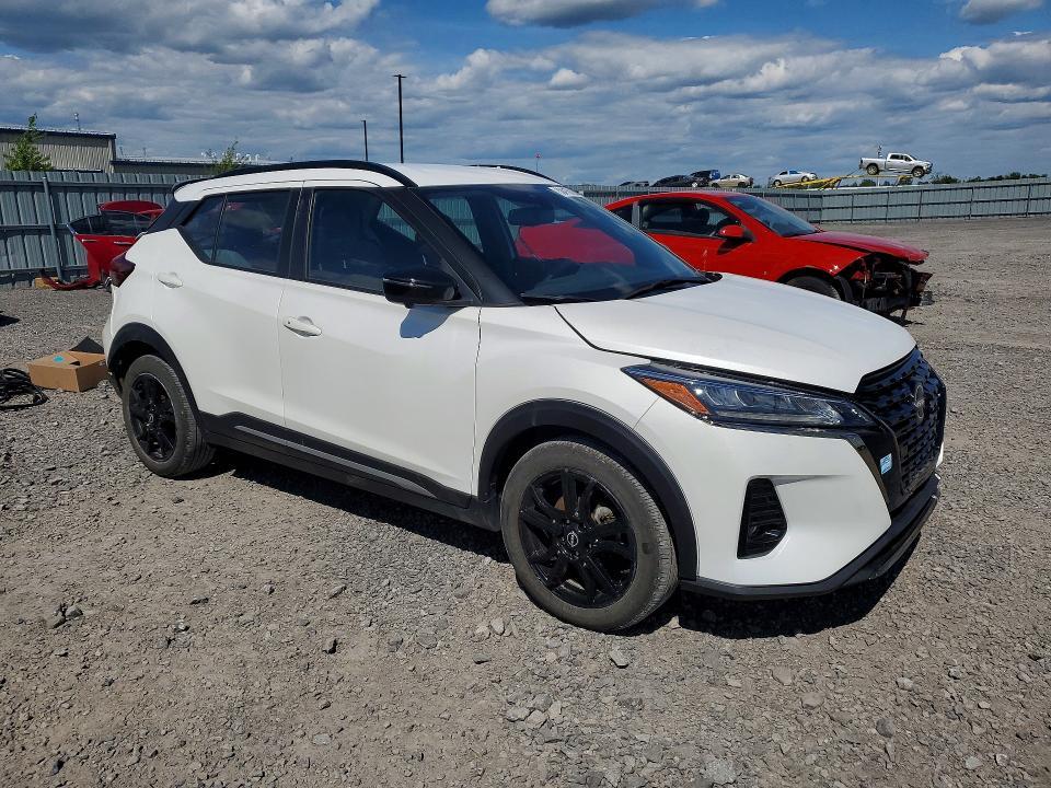 2024 Nissan Kicks sr